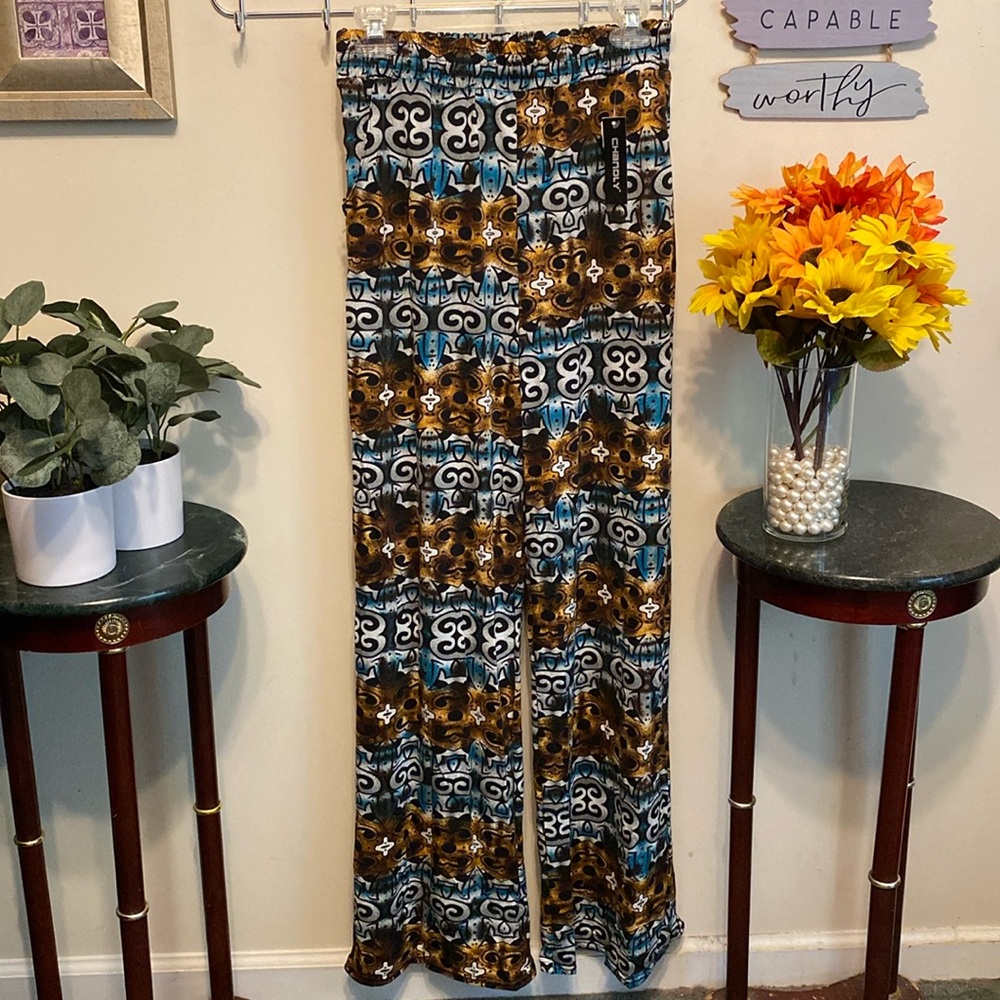 NWT Chandly Wide Leg Pants. Beautiful Print. Sz XL. Has pockets.